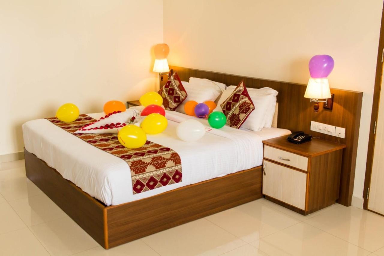 Miracle Residency Otel Kizhake Chālakudi Dış mekan fotoğraf