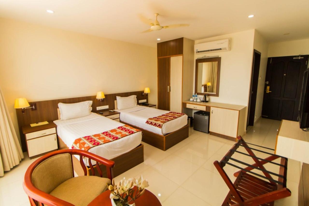 Miracle Residency Otel Kizhake Chālakudi Dış mekan fotoğraf