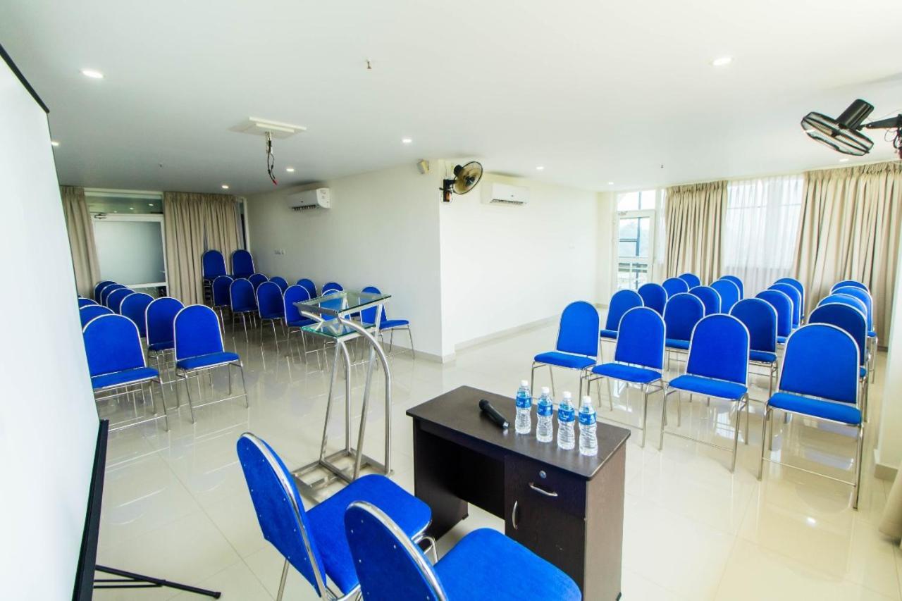 Miracle Residency Otel Kizhake Chālakudi Dış mekan fotoğraf