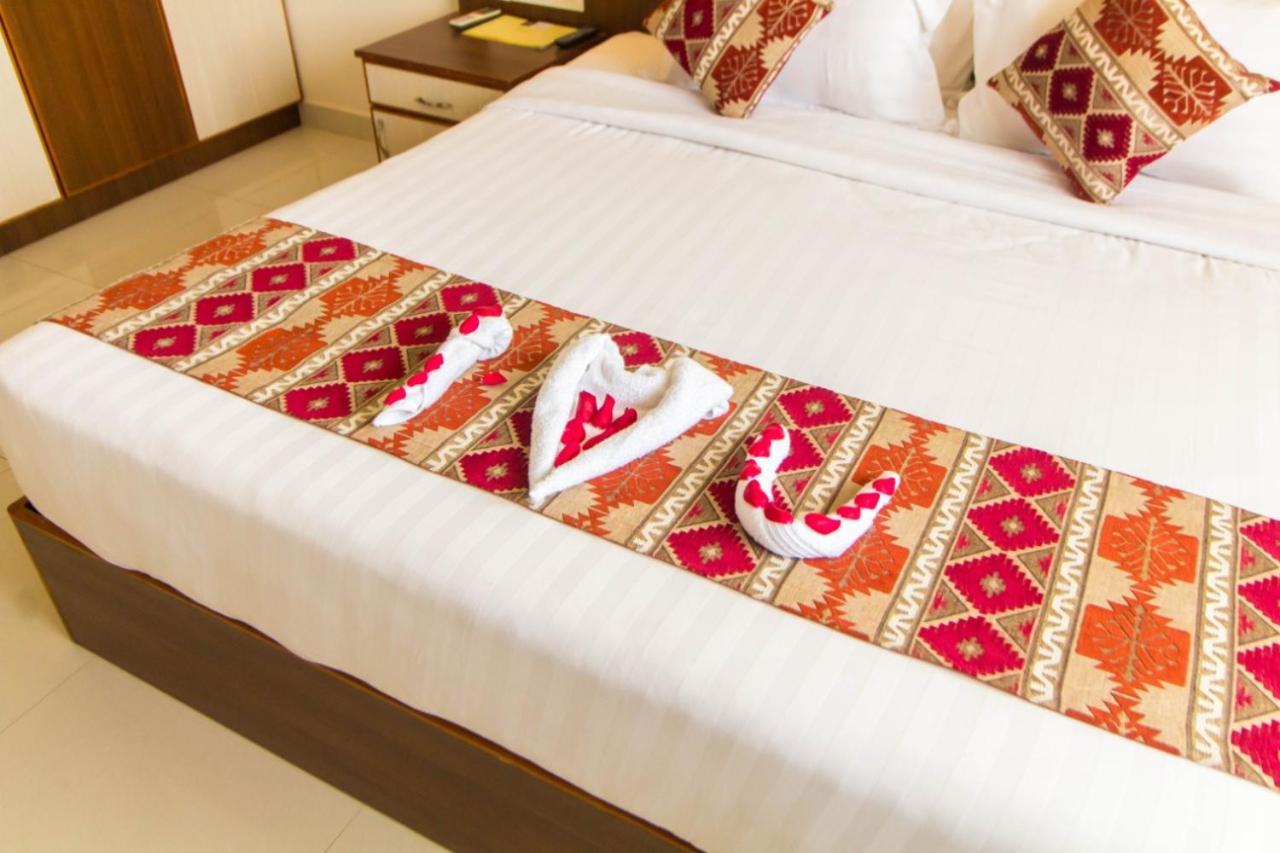 Miracle Residency Otel Kizhake Chālakudi Dış mekan fotoğraf