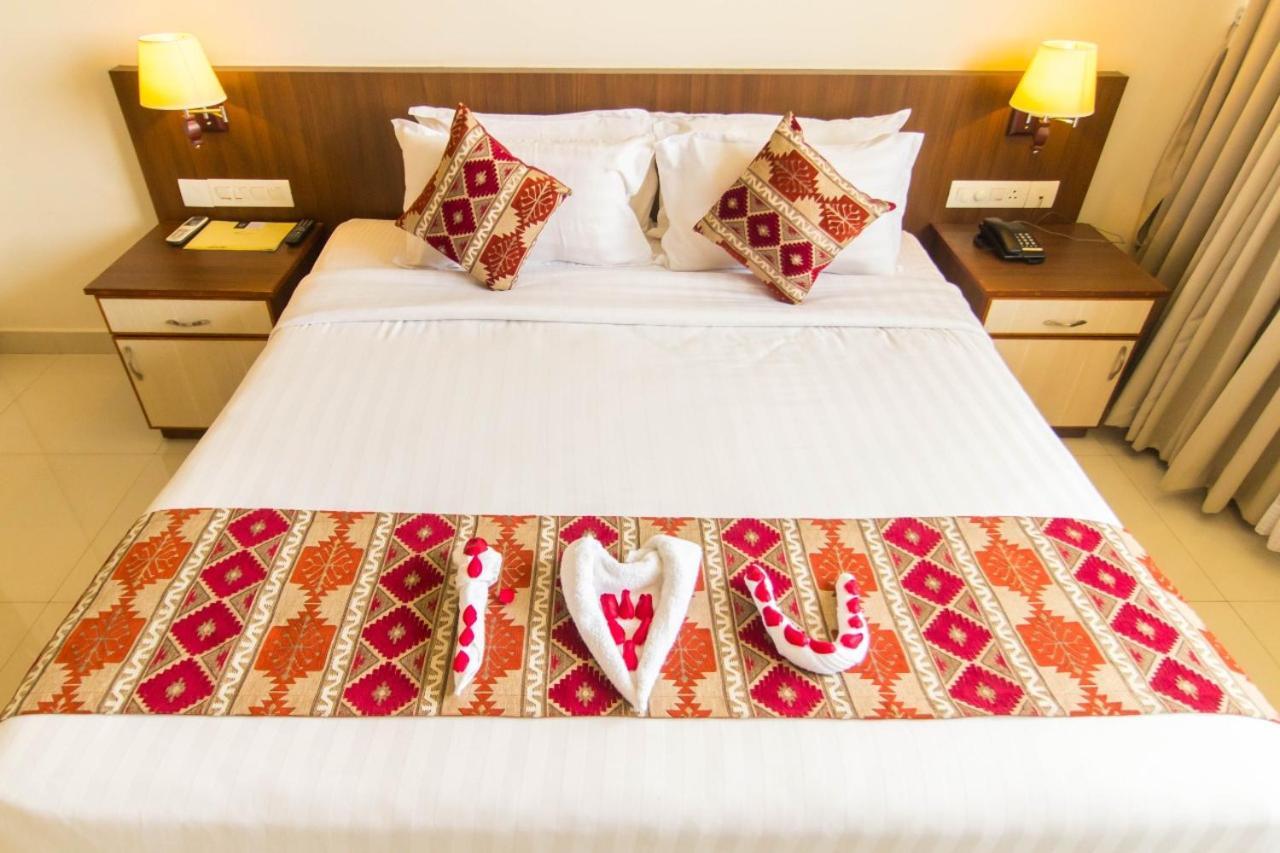 Miracle Residency Otel Kizhake Chālakudi Dış mekan fotoğraf