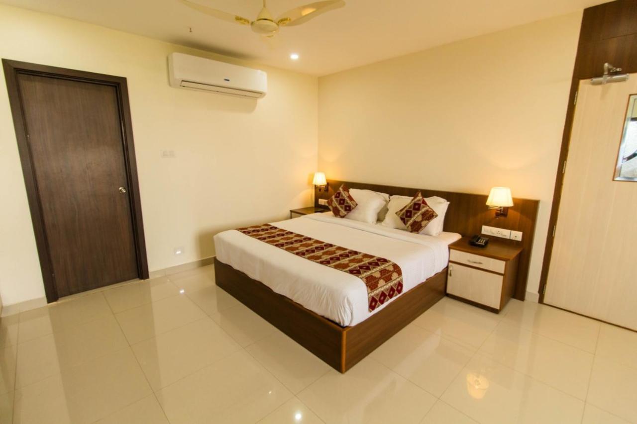 Miracle Residency Otel Kizhake Chālakudi Dış mekan fotoğraf