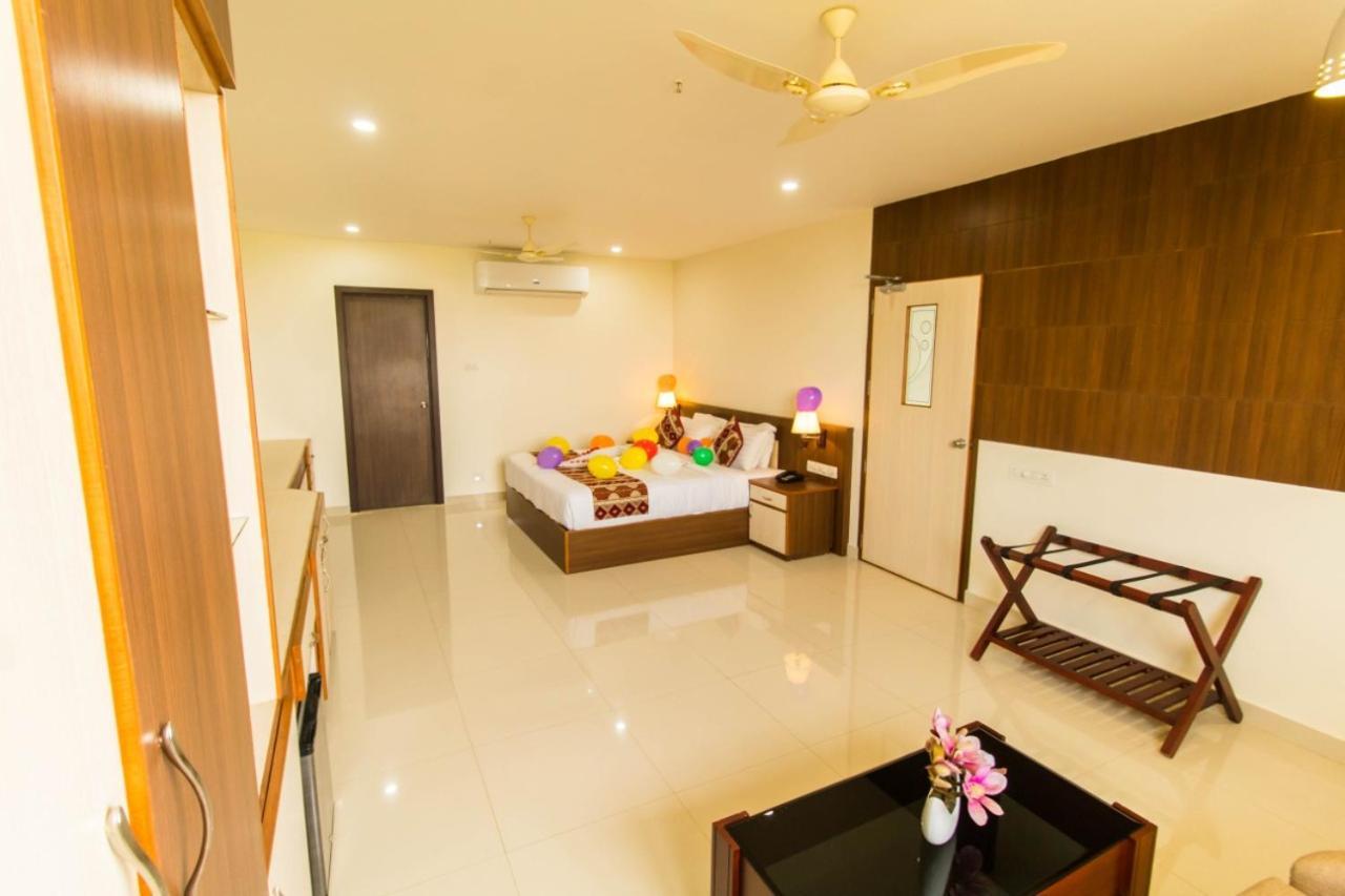 Miracle Residency Otel Kizhake Chālakudi Dış mekan fotoğraf