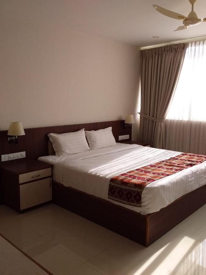 Miracle Residency Otel Kizhake Chālakudi Dış mekan fotoğraf